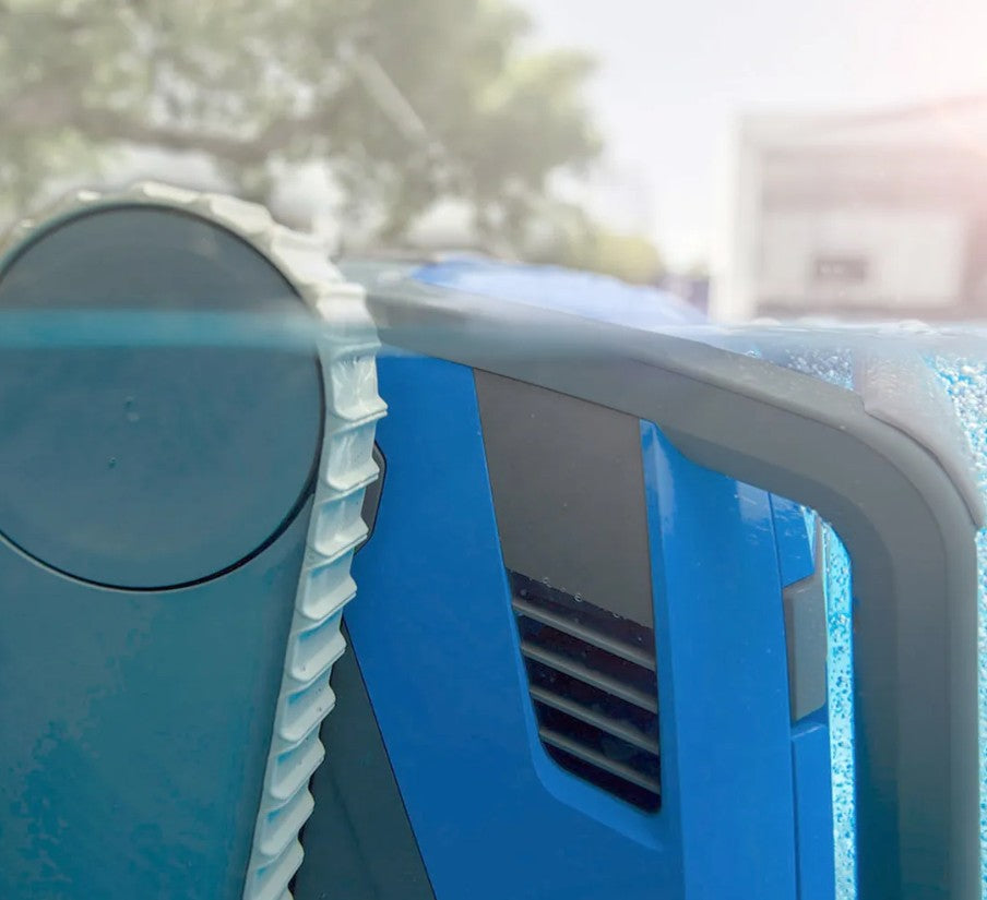 Robot M600 pour Piscine Creusée w/Chariot & Wi-Fi de Maytronics