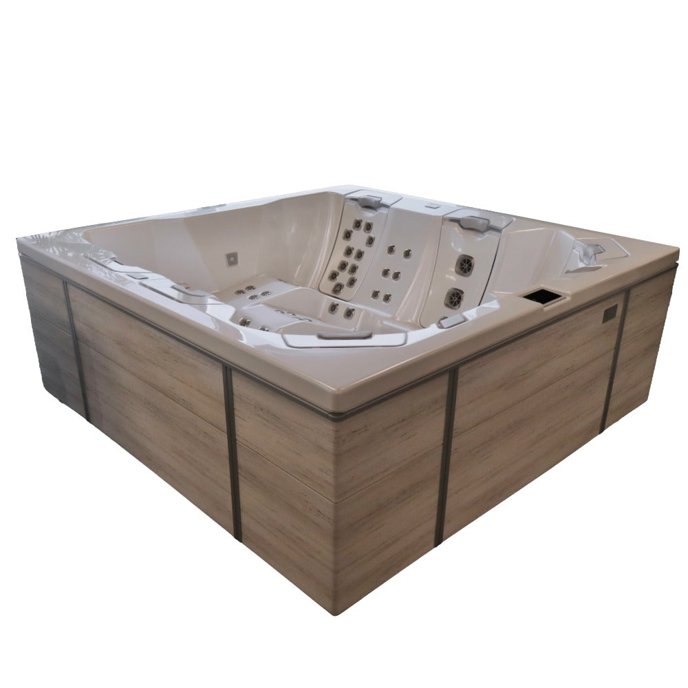 Spa Bullfrog M8