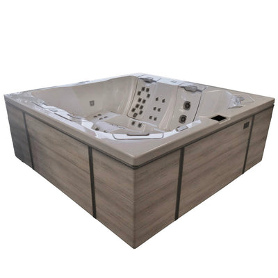 Spa Bullfrog M8