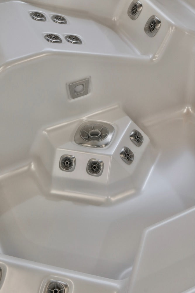 Spa Bullfrog M8